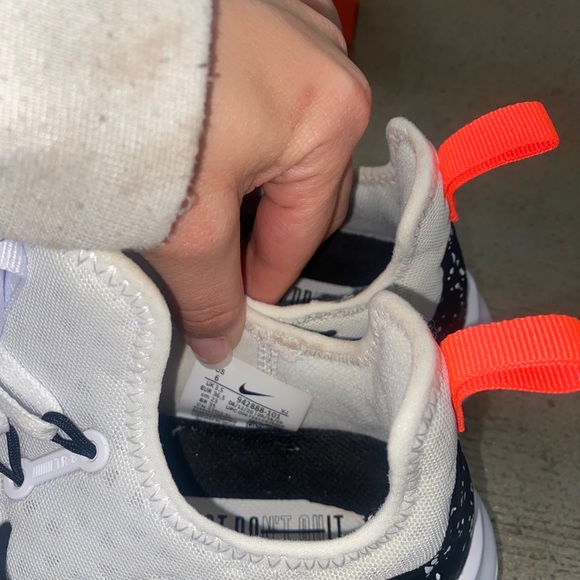 Women’s Nike free run sneakers size 6 - Picture 4 of 8